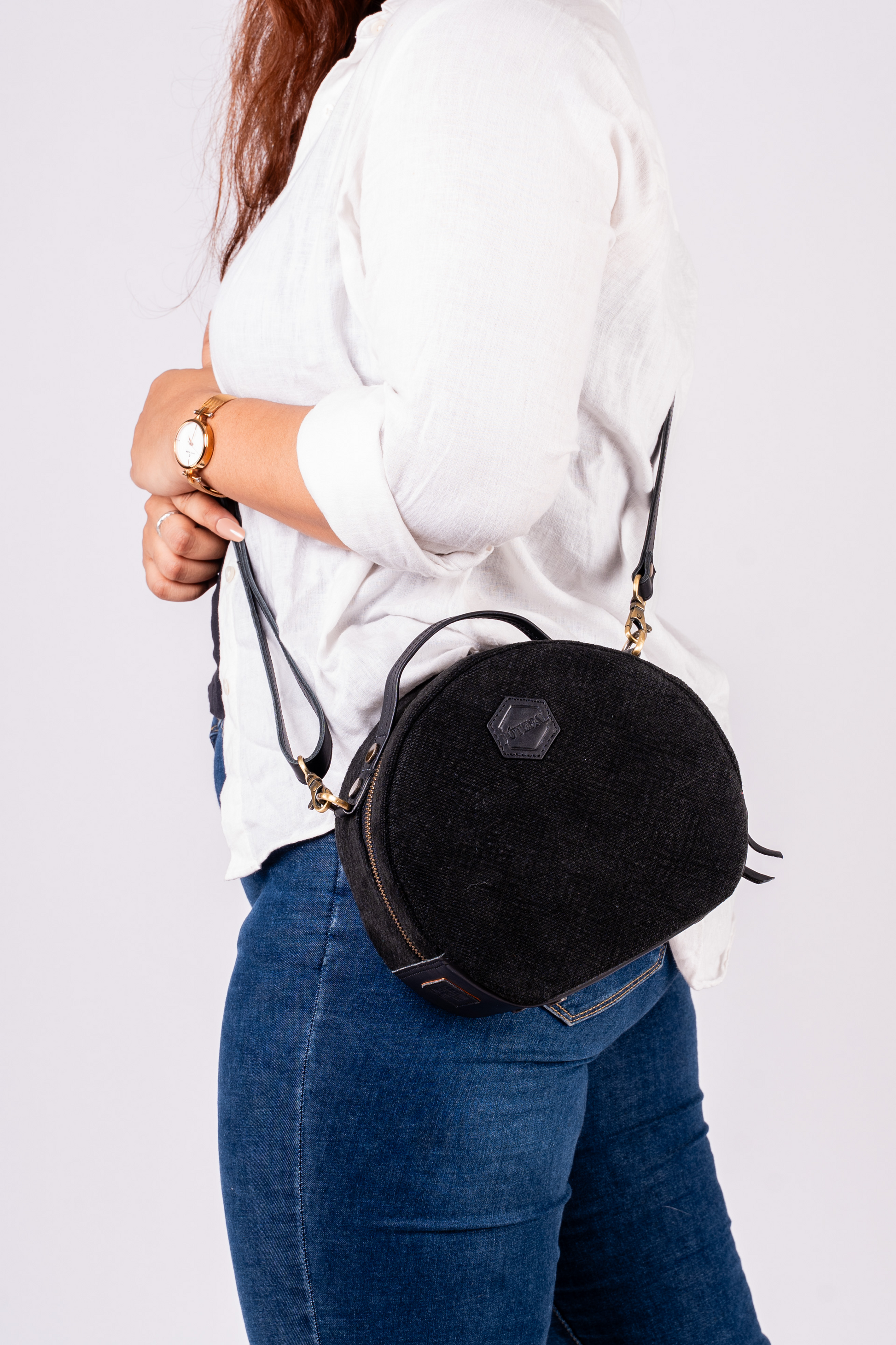 Artiste Round Jute Sling Bag